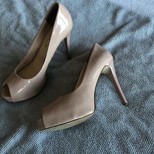 Guess nude paten leather stilettos, size 8.5